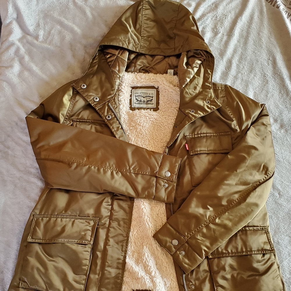 Size Large, Warm Levi's Brand Olive Green Coat
